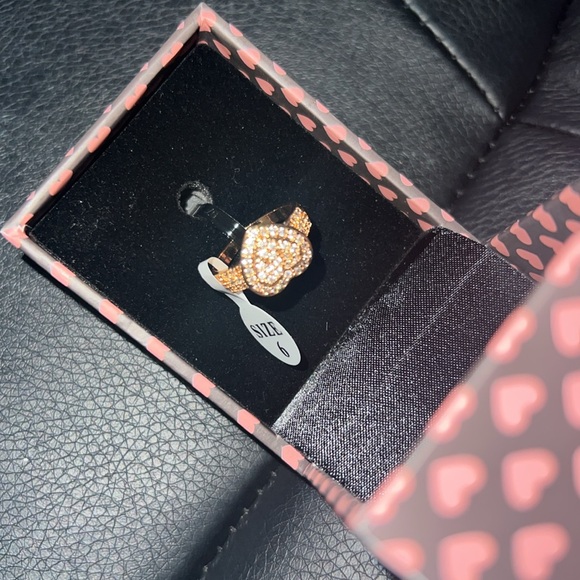 Size 6 Gold plated heart ring with CZ gems - Picture 2 of 5